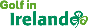 Auf dem Logo steht „Golf in Ireland“, wobei „Ireland“ in kräftigem Grün hervorgehoben ist und ein Kleeblatt-Motiv den Punkt über dem „i“ ersetzt – damit wird der Geist einer Golfrundreise durch Irland perfekt eingefangen.