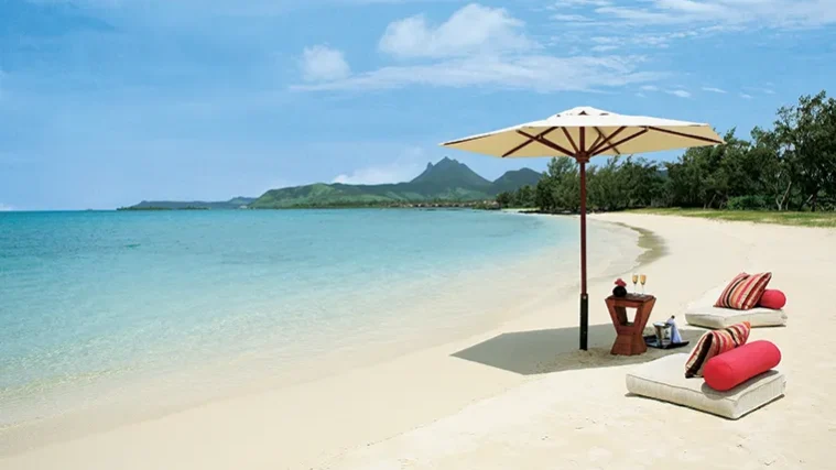 the Bay Club at Anahita