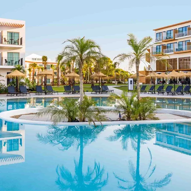 AP Cabanas Swimming Pool