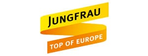Logo mit zwei gelben Bändern; auf dem oberen Band steht in fetten schwarzen Buchstaben JUNGFRAU und auf dem unteren Band in weißen Buchstaben TOP OF EUROPE, was für die Jungfrau-Region in der Schweiz steht - ideal für Golf- und Reiseliebhaber.