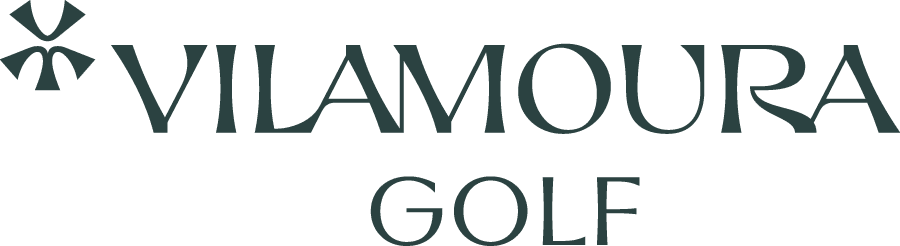 Logo für Vilamoura Golf mit einem stilisierten geometrischen Symbol über dem Schriftzug Vilamoura Golf in eleganten Großbuchstaben auf hellem Hintergrund, inspiriert vom Prestige der Golf and Travel Trophy.